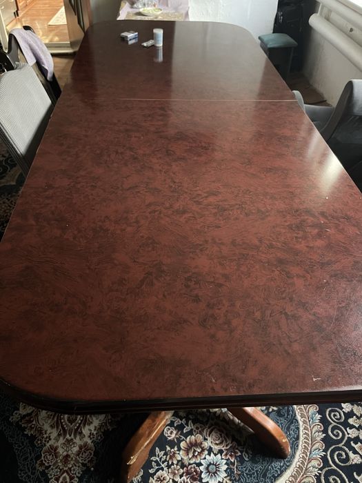 Гостевой стол в хорошем состояний дерево д250 ш100 в80