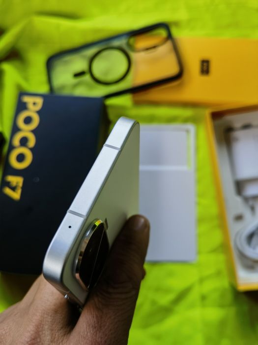 Poco f7/12-512/,перфектен,комплект възможен бартер.