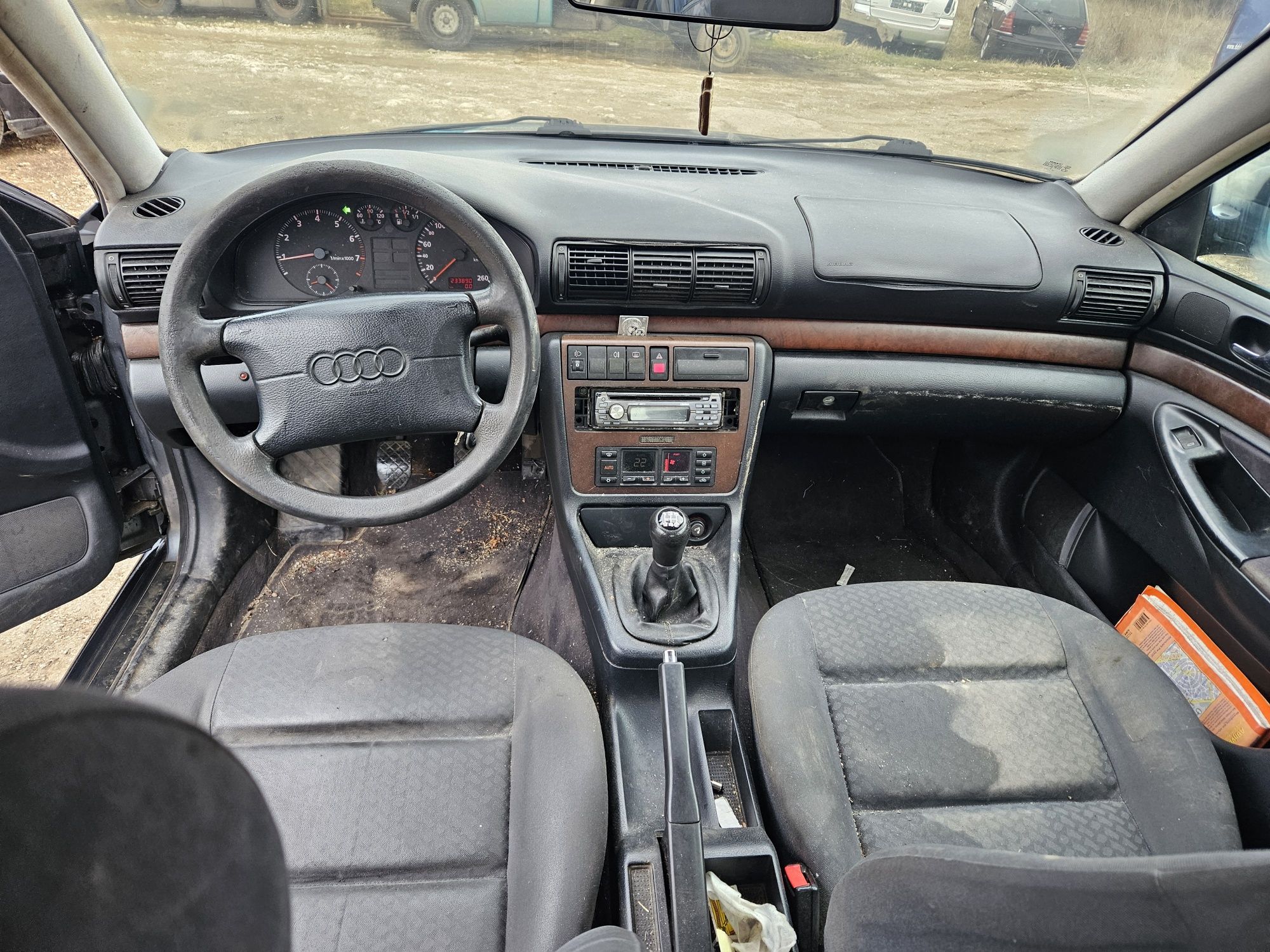 Ауди А4 Б5 1.8 125к.с на части Audi A4B5 1.8 125 na chasti