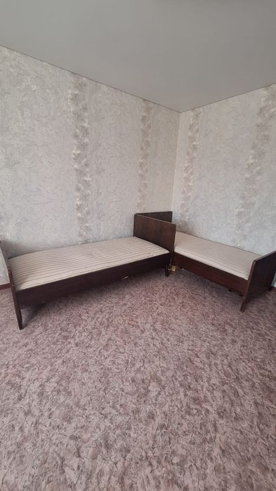 Две кровати в хорошем состоянии