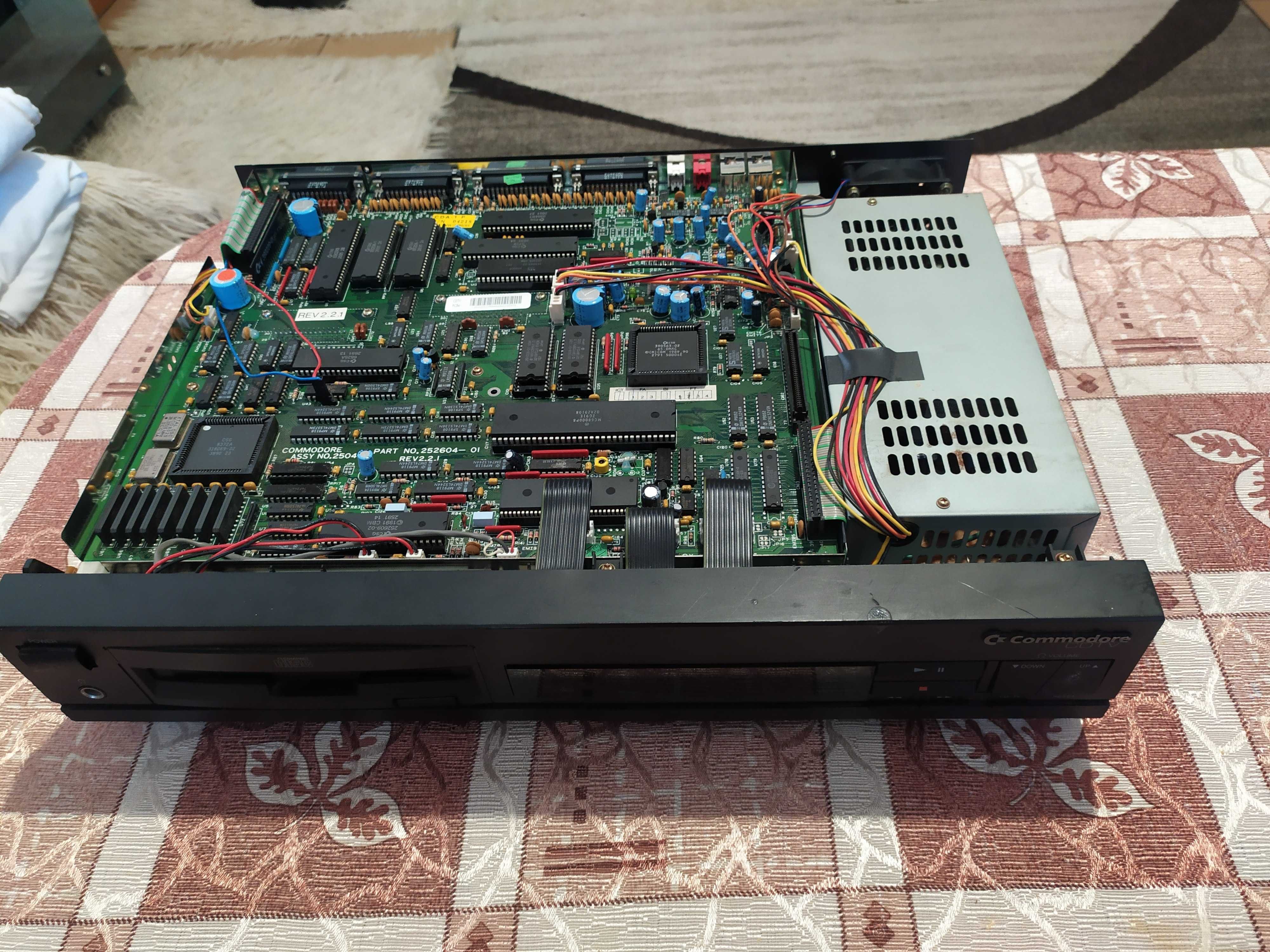 Колекция Amiga Commodore CDTV-cd1000. PC -конзола .