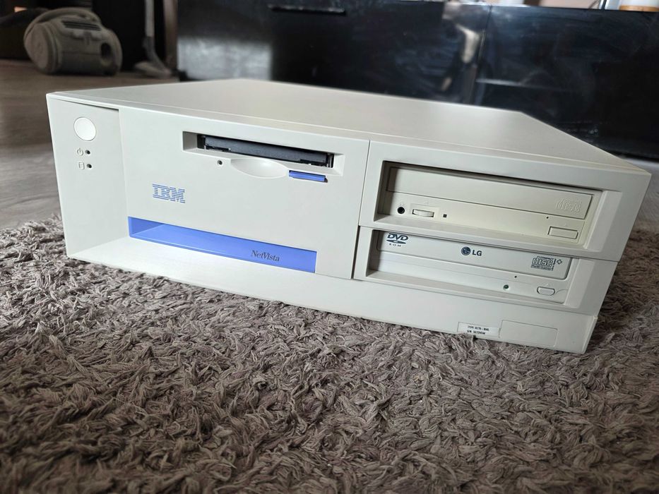 Calculator vechi Vintage IBM Netvista , Pentium 3 (III) AGP Windows 98