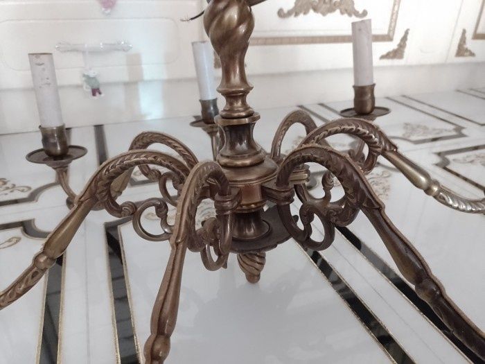 Candelabru  bronz masiv cu 7 brațe de dimensiuni mari,piesa cu o lucră