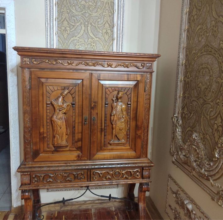 Антикварная мебель для гостинной