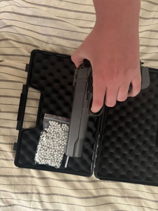 Pistol airsoft co2