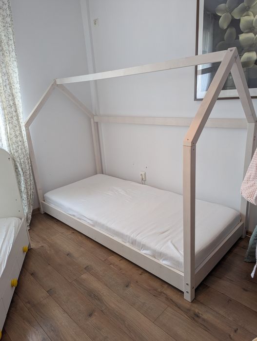 Pat 90cm pentru copii de tip căsuța din lemn