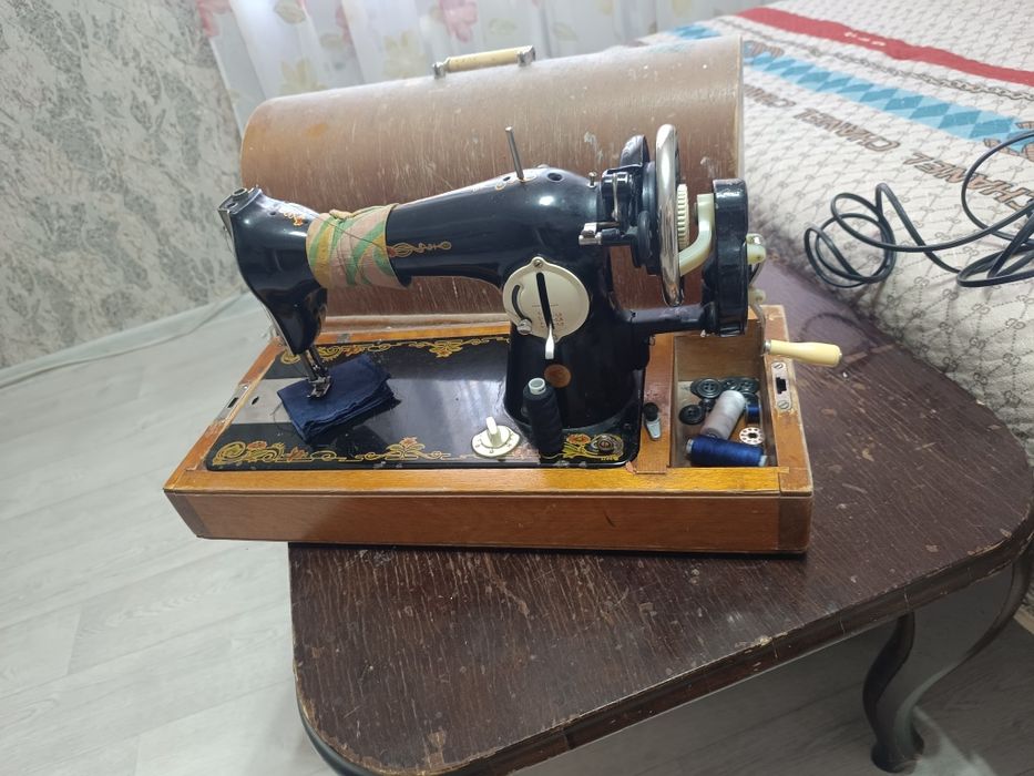 Швейная машина ручная в хорошем состоянии. Обмен