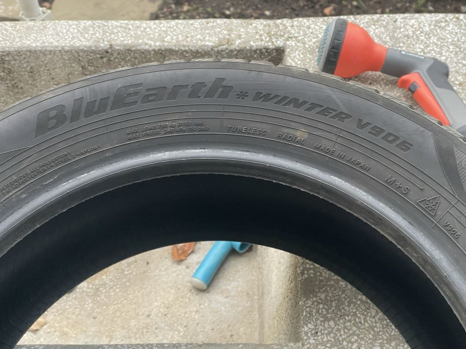 Гуми зимни 215/55/17