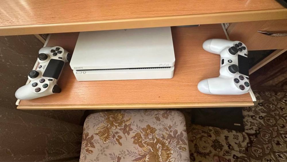 Playstation 4 slim FULL complekt, 2 ta joystiki bilan