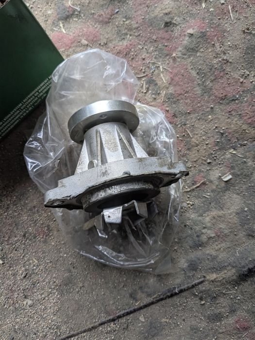 Помпа Опель омега Б