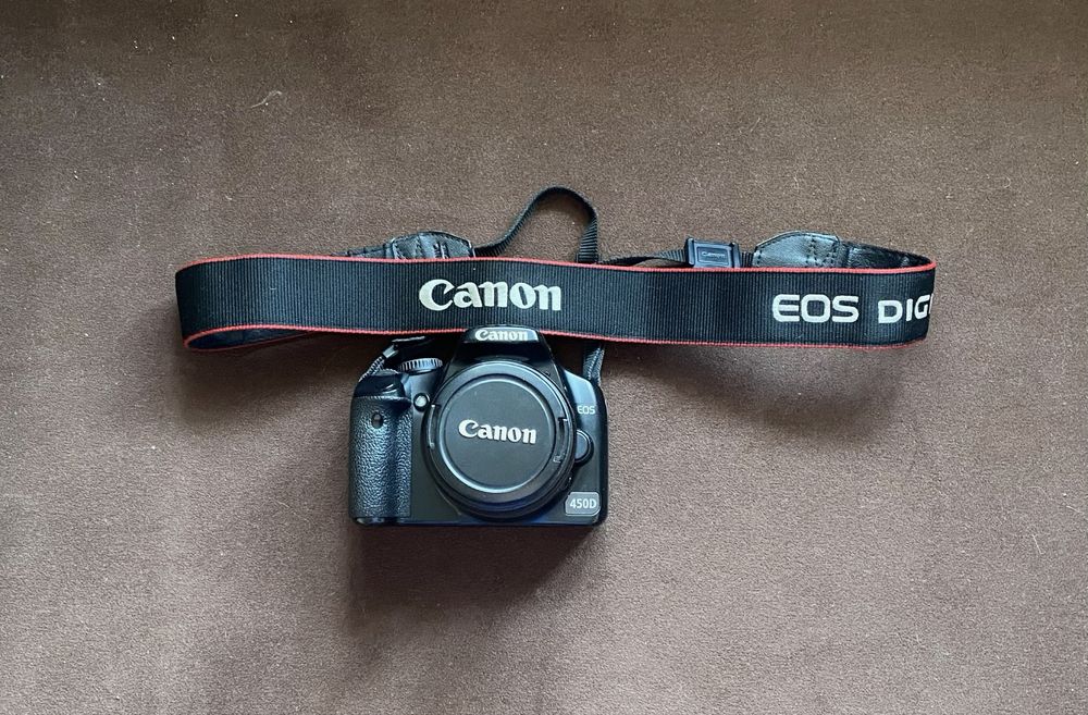 Продам  фотокамеру Canon EOS 450D