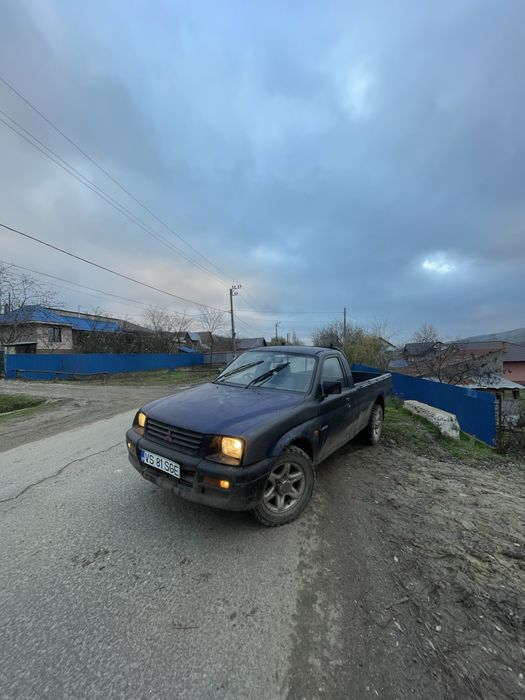 Vand Mitsubishi L200 2 locuri