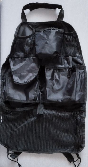 Husa protectue și organizatoar pentru scaunul masinii