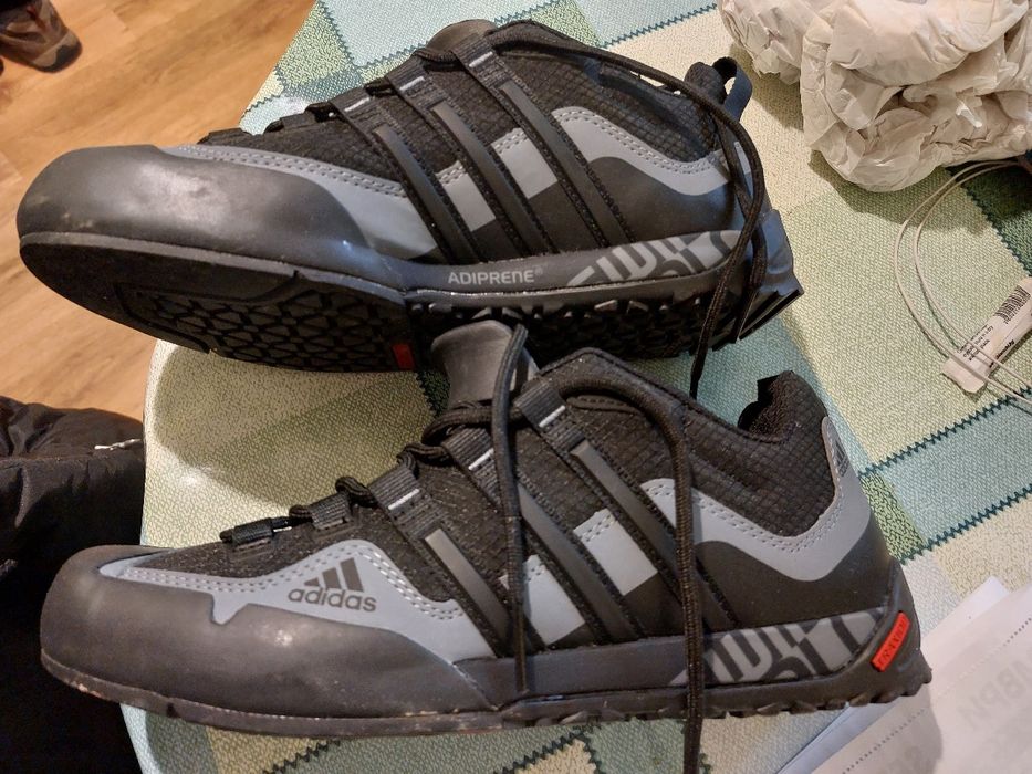 Продавам маратонки Аdidas Terrex.Обувките са чисто нови.