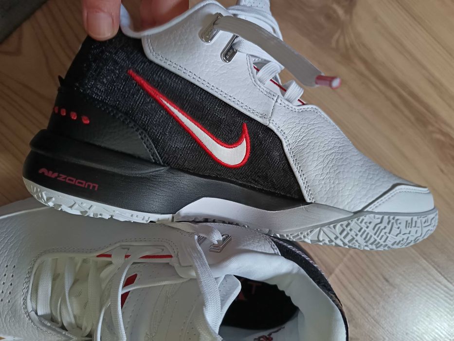 Nike оригинални маратонки 38,5 номер. Нови!