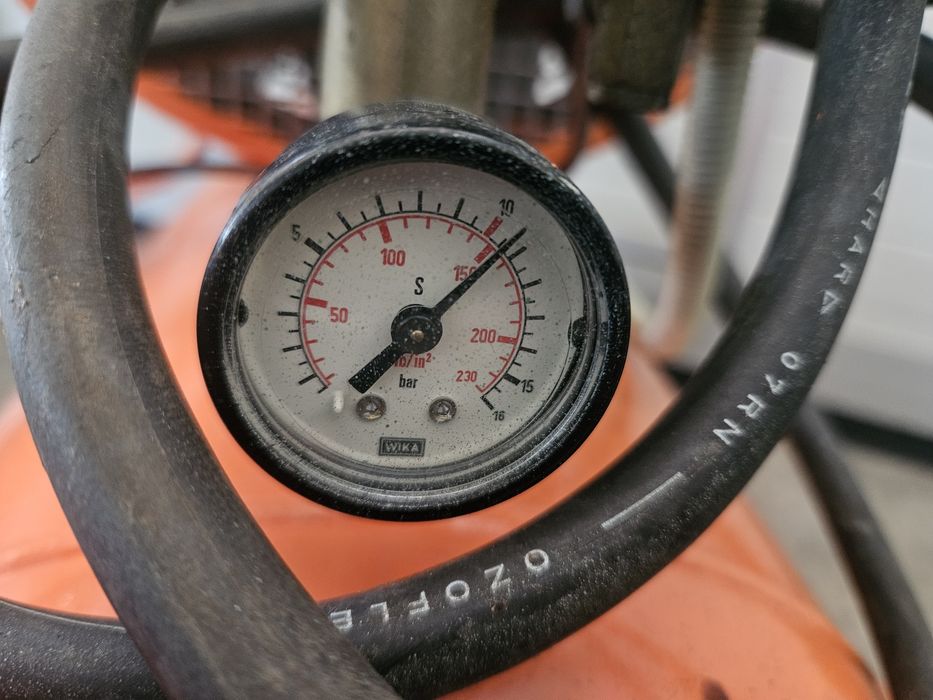 Професионарен Немски Трифазен компресор BOGE