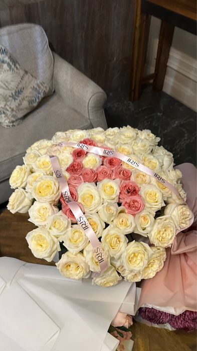Продаю цветы, новый букет из 75 роз