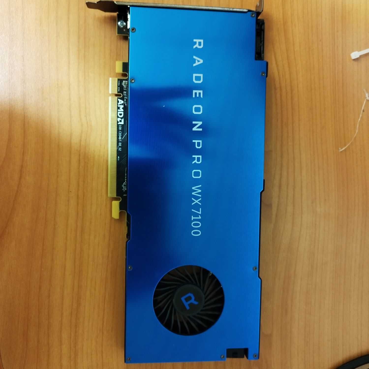 Placa video Radeon pro wx7100