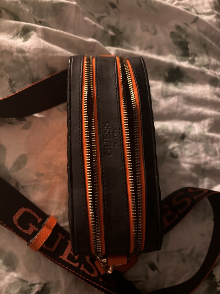 Дамска чанта Guess
