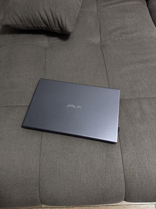 Laptop Asus Vivobook i5