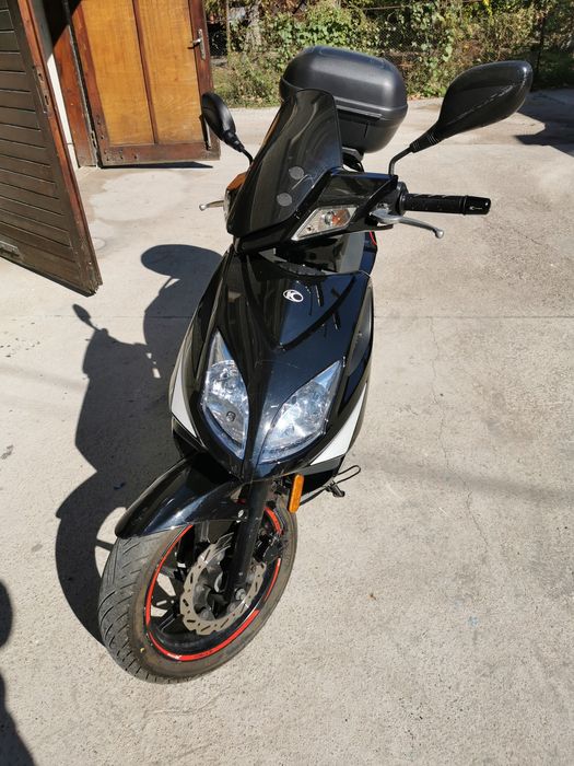 Продавам kymco super 8