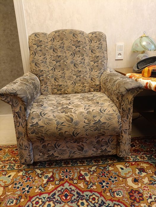 Продаю диван и два кресла