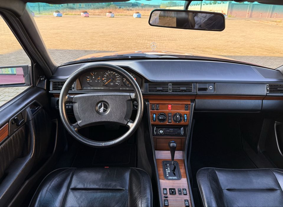 Mercedes-Benz W124 300E 24V – 220 CP – Sportline – 1991 – Automat