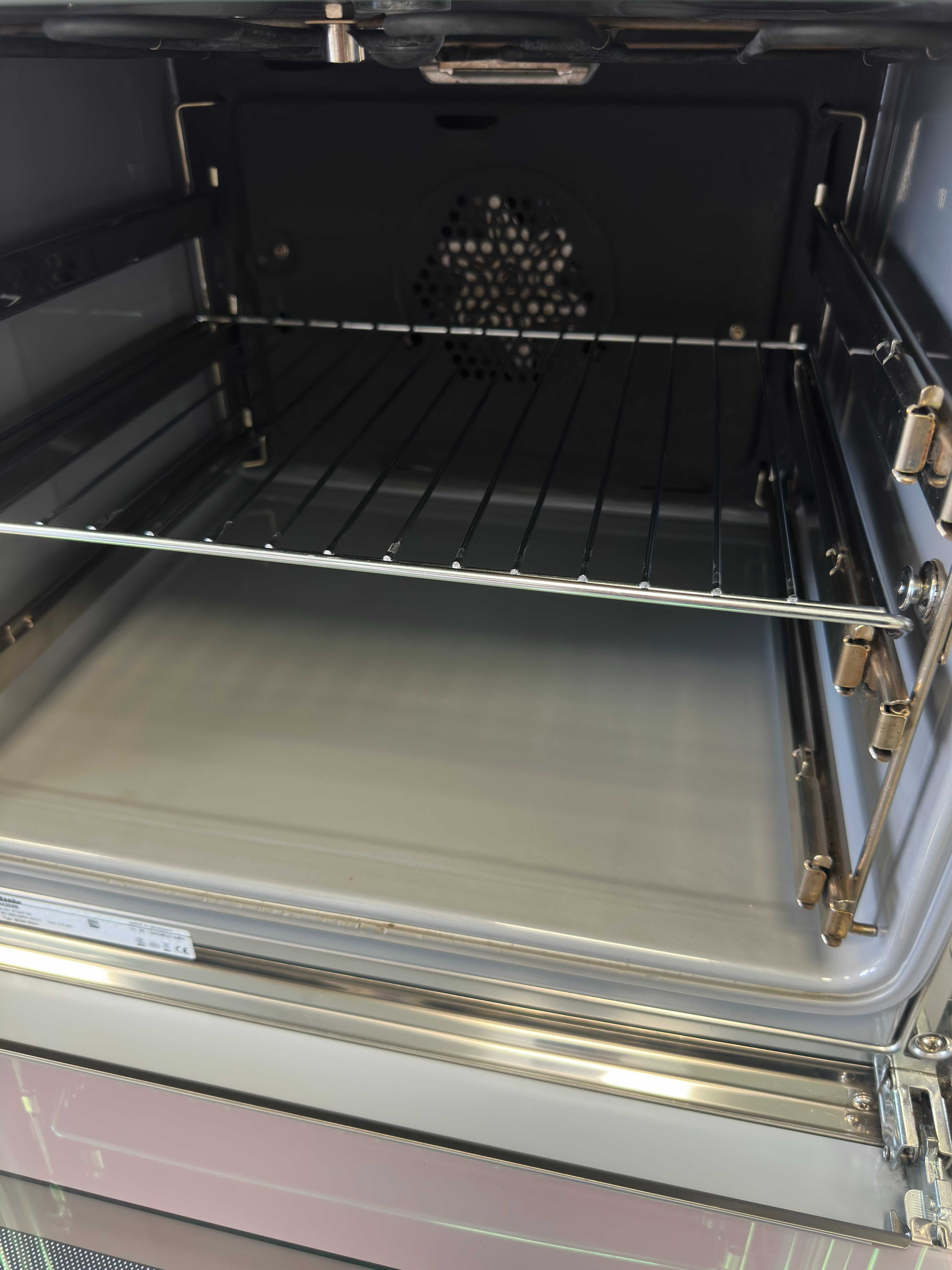 Фурна за вграждане Miele H 4204 B, употребявана