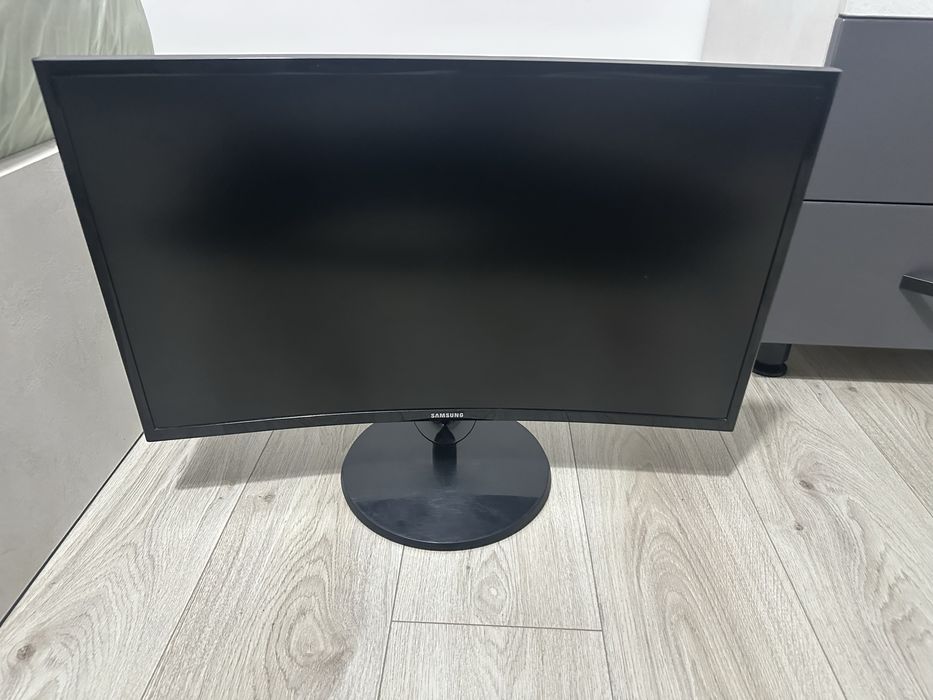 Monitor Samsung curbat 60hz 27”