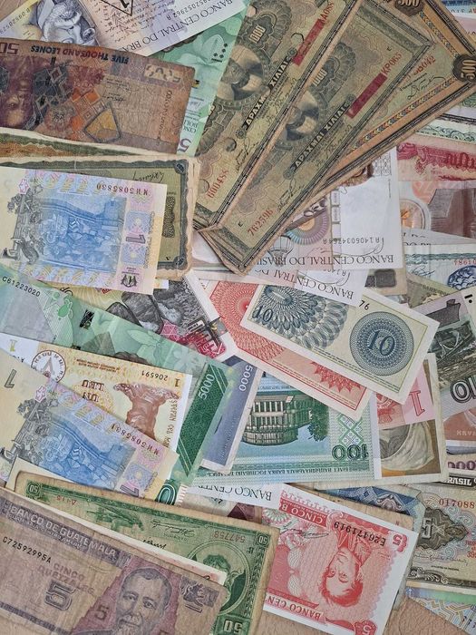 LOT 100 BANCNOTE straine scoase din circulatie