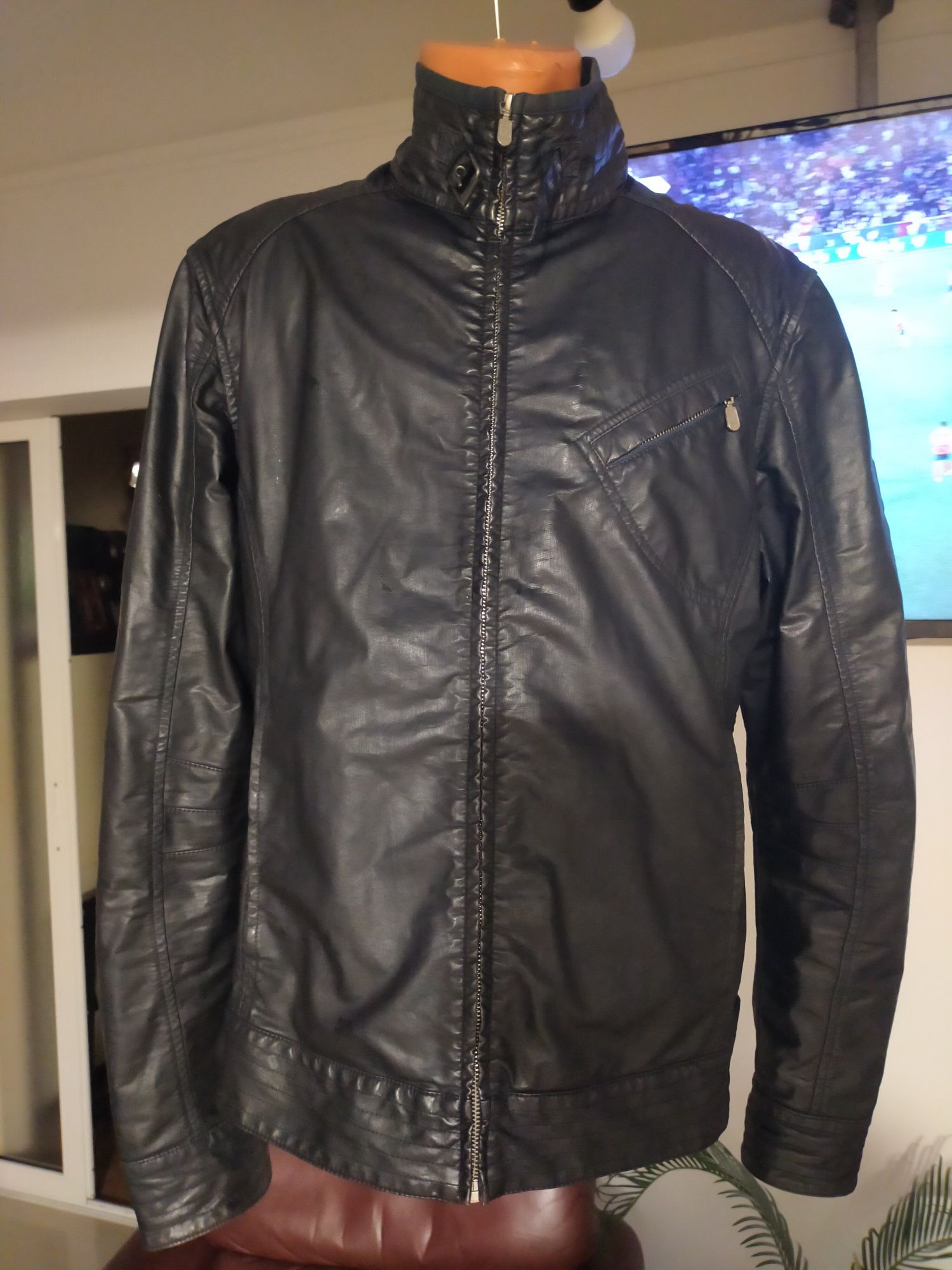 Vând haina BELSTAFF mărimea L