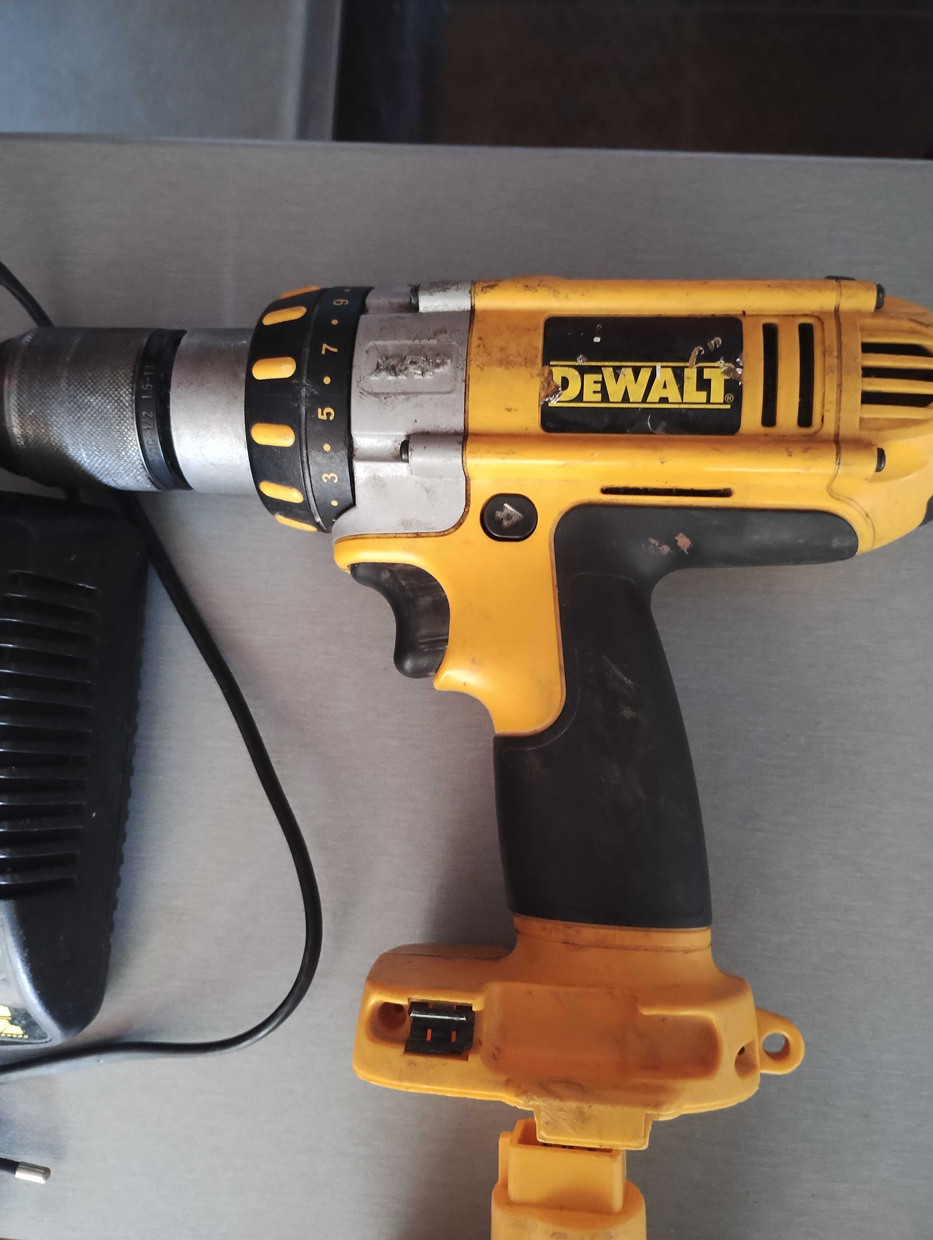 Винтоверт  Dewalt.Перфектен.Със зарядно и батерия