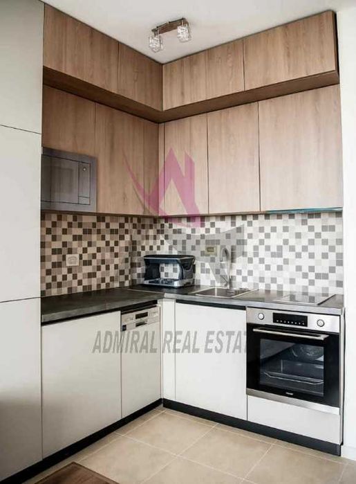 Елегантен Дизайн! Престижна Локация- Студио- Център