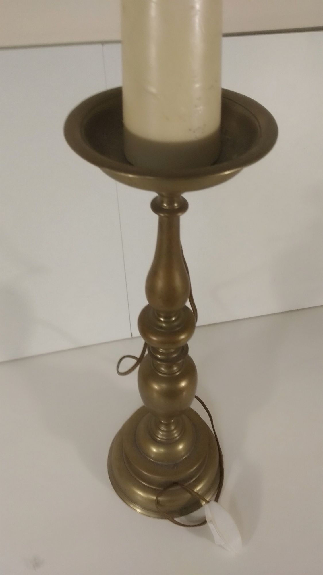 Антикварен бронзов висок лампион наподобяващ голяма свещ. От Франция