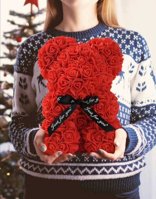 Мече от рози в кутия с панделка Луксозен подарък