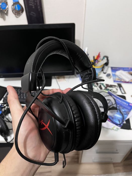 Продаются игровые наушники hyperx cloud core