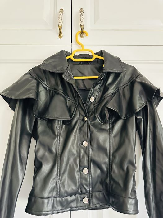 Geaca din piele ecologica , masura Xs / S , cu volane