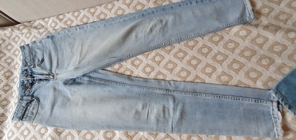 Брюки бежевые и джинсы новые 46-48 новые есть и женские. Из США.