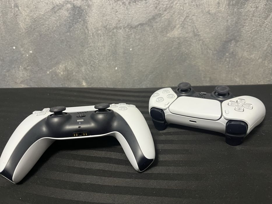 Vand Playstation 5 disk + 2 controllere