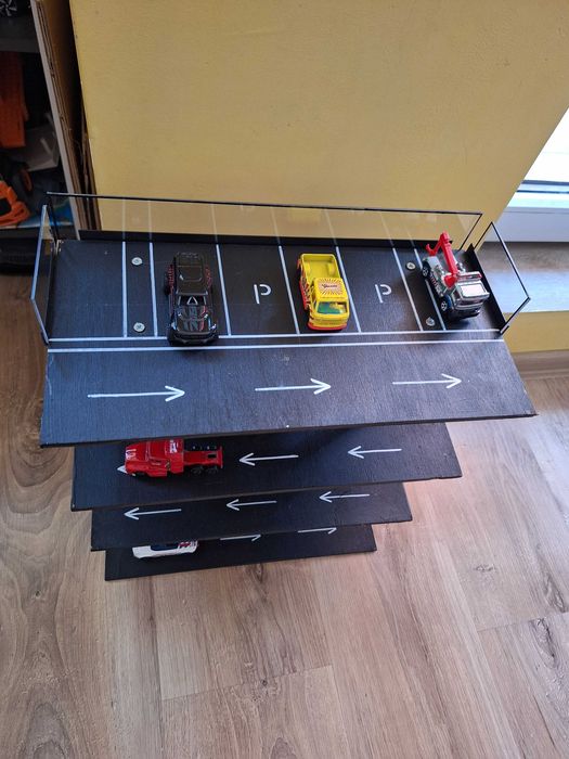 Детски паркинг гараж (ръчна изработка)