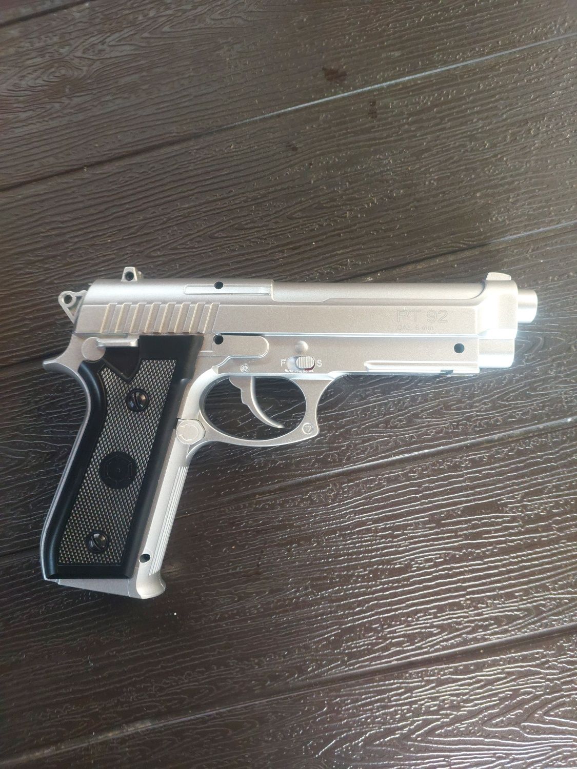 Vând pistol airsoft