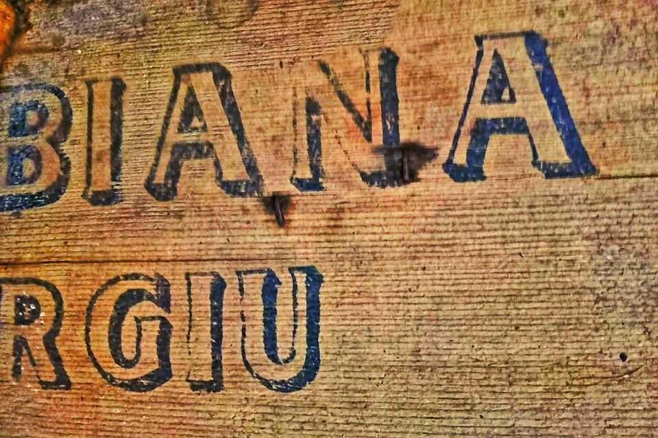 Cutie din lemn veche DANUBIANA Roman 80 ani,anii 1930,Vintage colecție