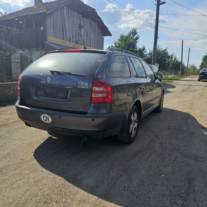 Skoda Octavia 2.0fsi на части само !
