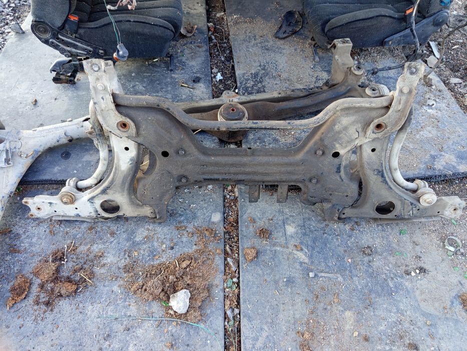 Подрамник пассат