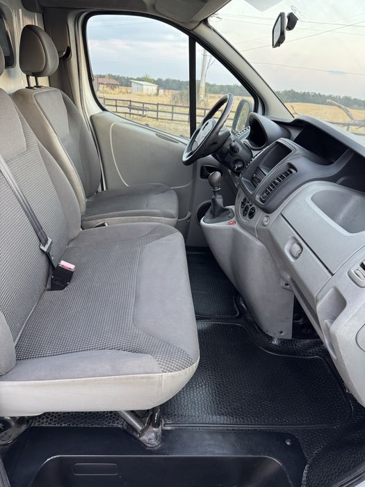 Opel Vivaro 2.0CDTI 2011 clima varianta lunga pre 4690€ neg