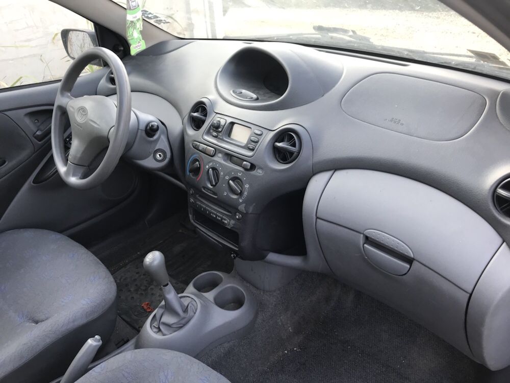 Dezmembrez Toyota Yaris 2000-2006