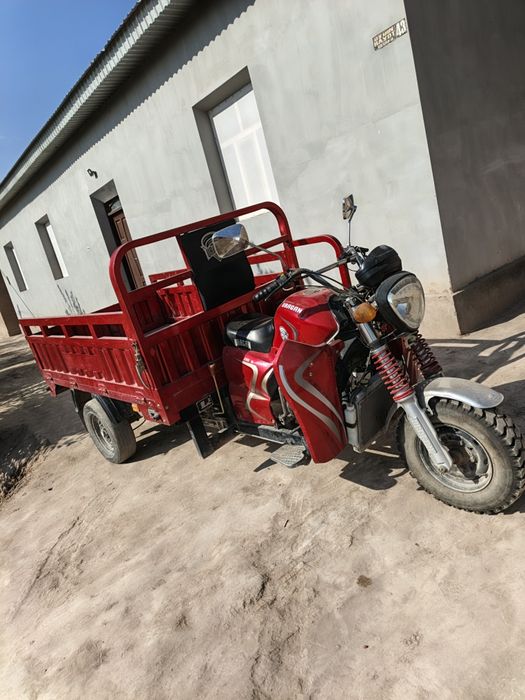 Uragan mototsikl sotiladi