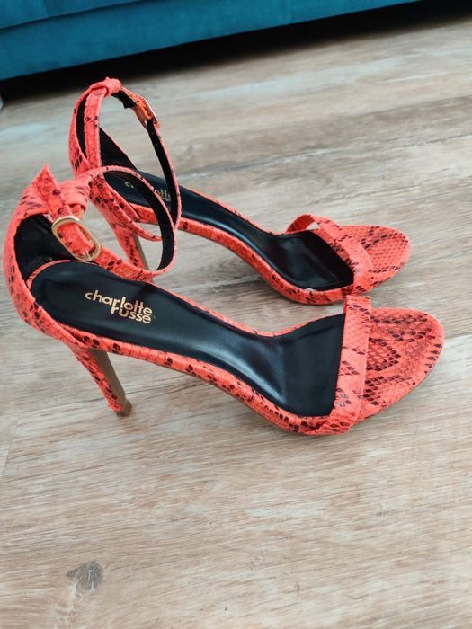 Vand 4 perechi sandale ocazie