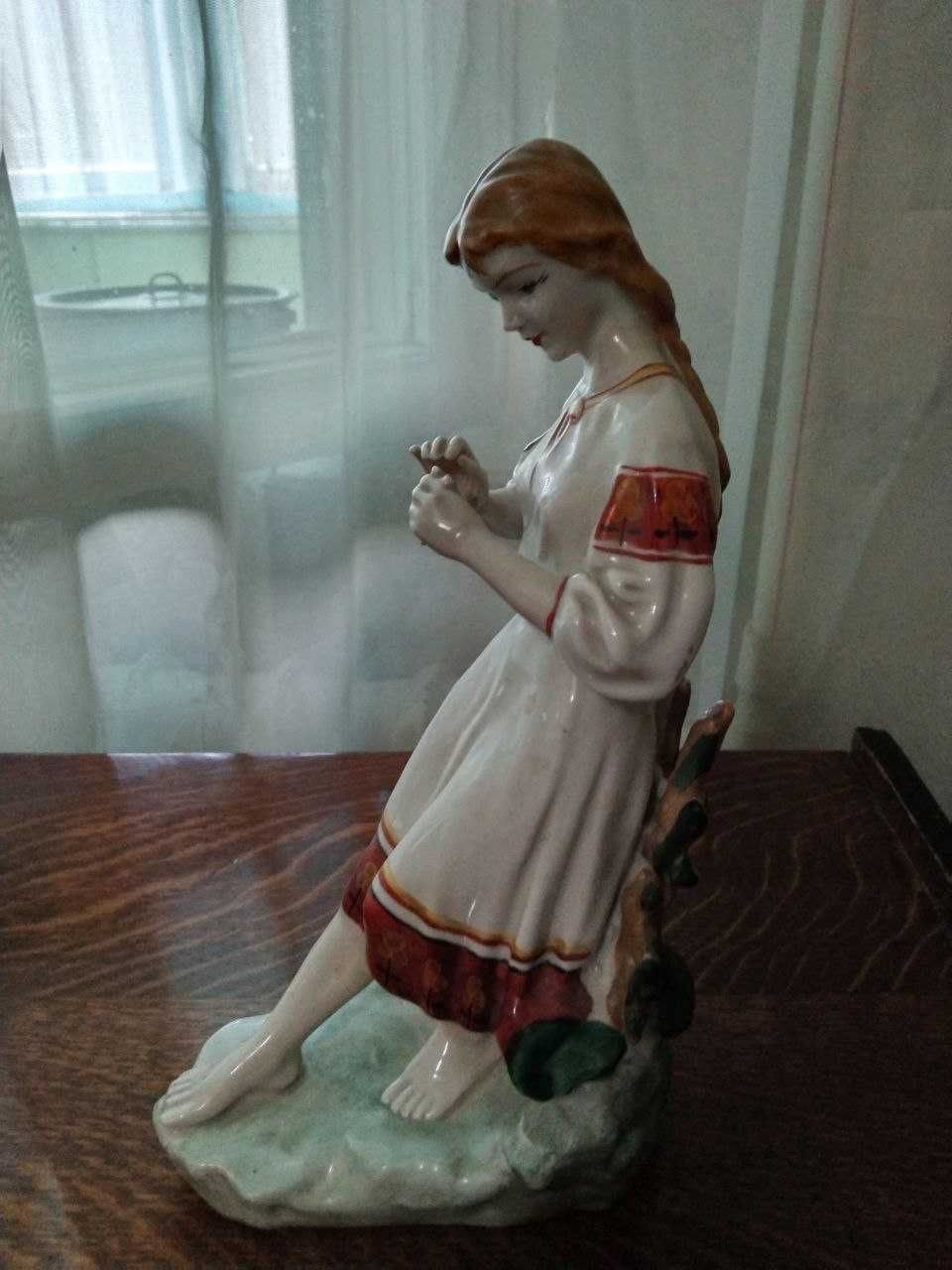 фарфоровая статуэтка Аленушка