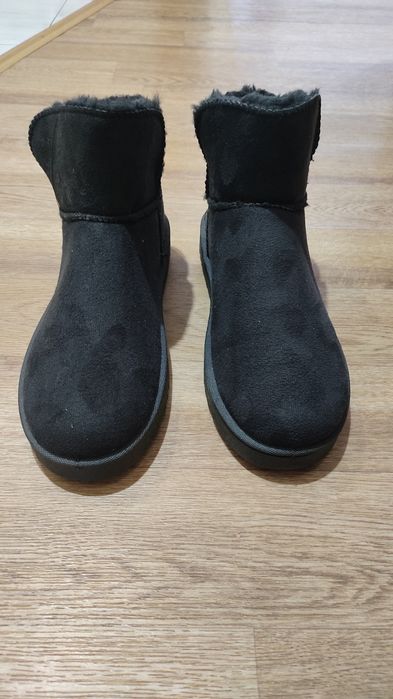 Продам угги новые